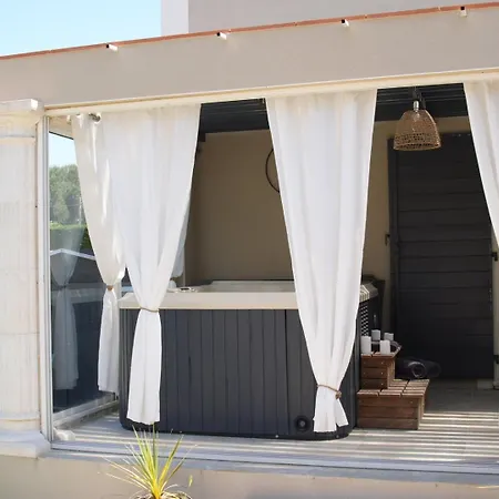 Apartment La Romane
